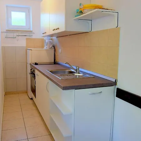 Miramar Gardenn Apartmment Banjol