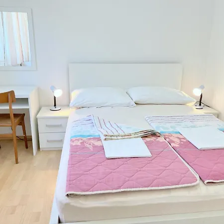 Lägenhet Miramar Gardenn Apartmment Banjol