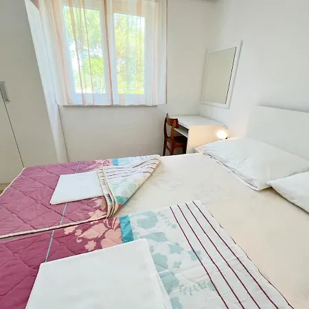 Miramar Gardenn Apartmment Banjol