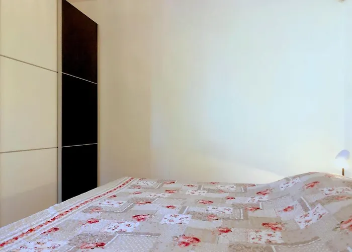 Daire Miramar Gardenn Apartmment Banjol