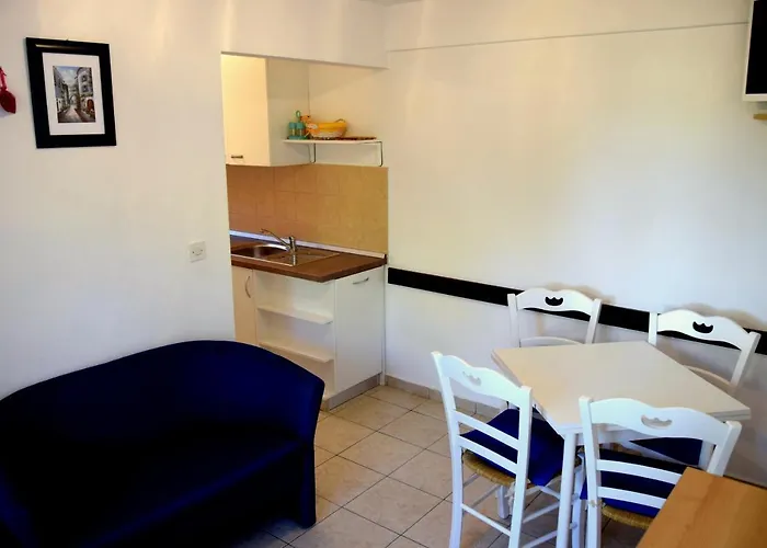 Miramar Gardenn Apartmment