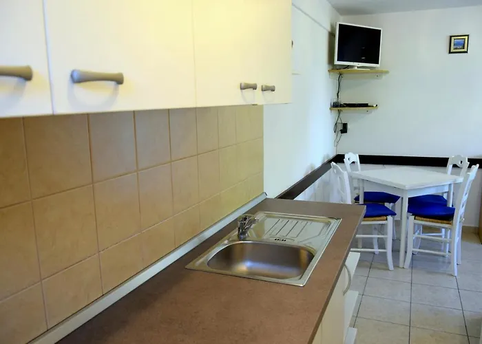 Miramar Gardenn Apartmment *