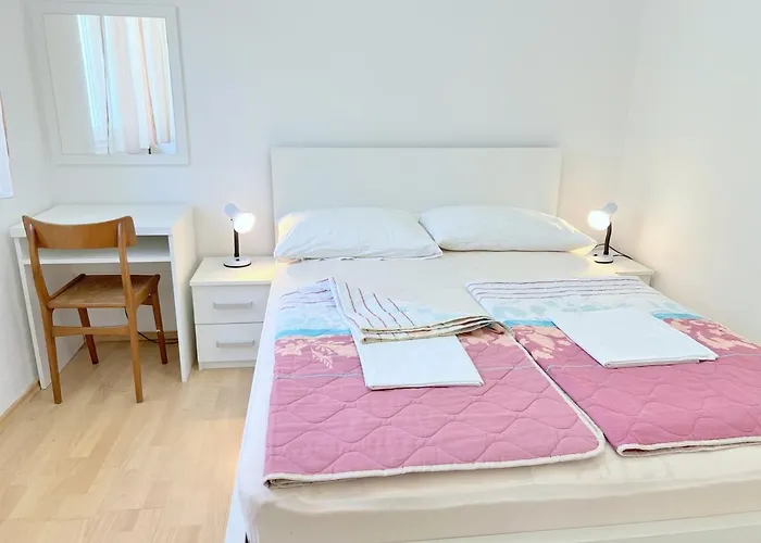 Daire Miramar Gardenn Apartmment Banjol