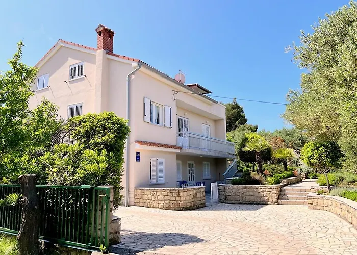 Daire Miramar Gardenn Apartmment Banjol