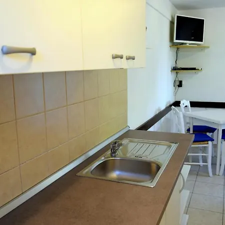 Miramar Gardenn Apartmment *