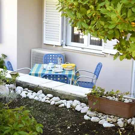 Apartman Miramar Gardenn Apartmment