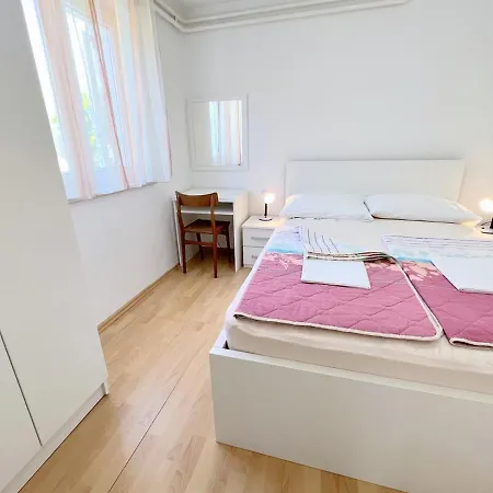 Miramar Gardenn Apartmment Apartman