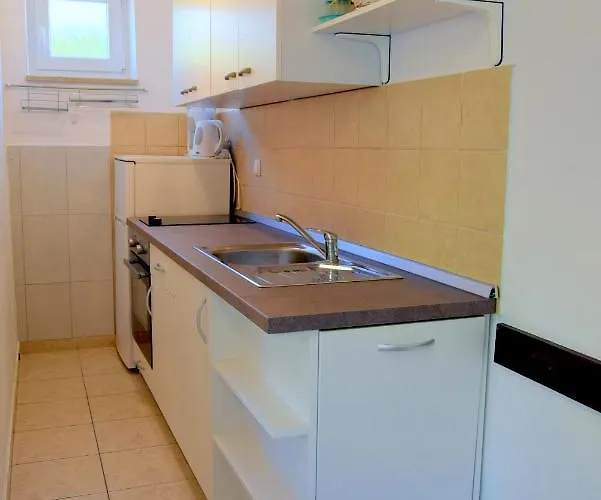 Miramar Gardenn Apartmment Banjol