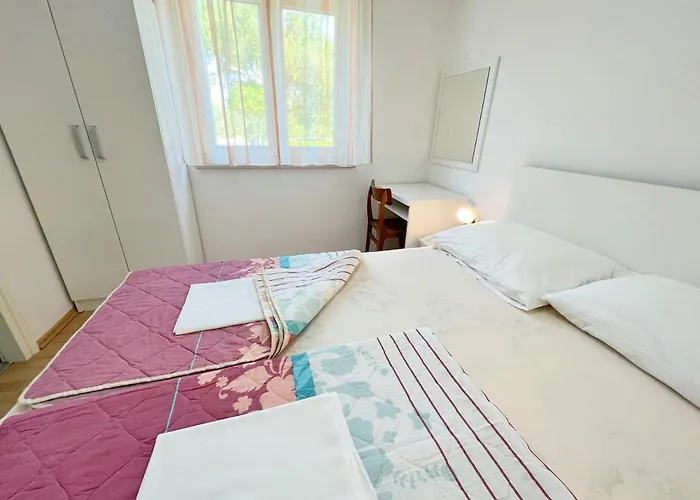 Miramar Gardenn Apartmment Banjol