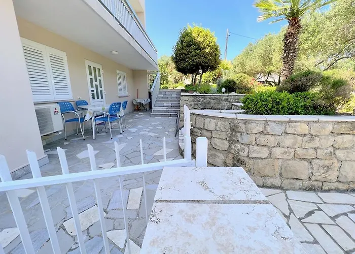 Miramar Gardenn Apartmment Banjol